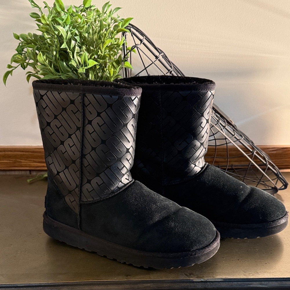 UGG Classic Short Black Women's Winter Boots